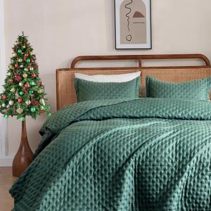 imageDOWNCOOL White Queen Quilt Bedding Set 3Pcs Ultrasonic Process Leaf Texture Pattern Queen Quilt Set Soft Lightweight Bedspread Coverlet All Season Queen Size Quilt90quotx96quotampamp 2 Pillow Shams02 Green
