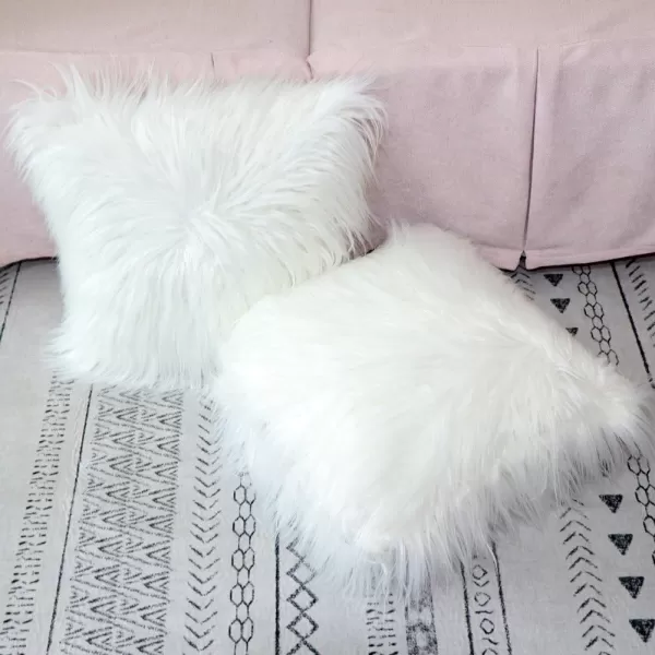 OurWarm Set of 2 White Fur Throw Pillows Fluffy Pillow Covers 18x18 Faux Fur Pillow Covers Luxury Series Merino Style Decorative Pillows Case for Living Room Couch Bedroom Car Home DecorWhite 2020 inches