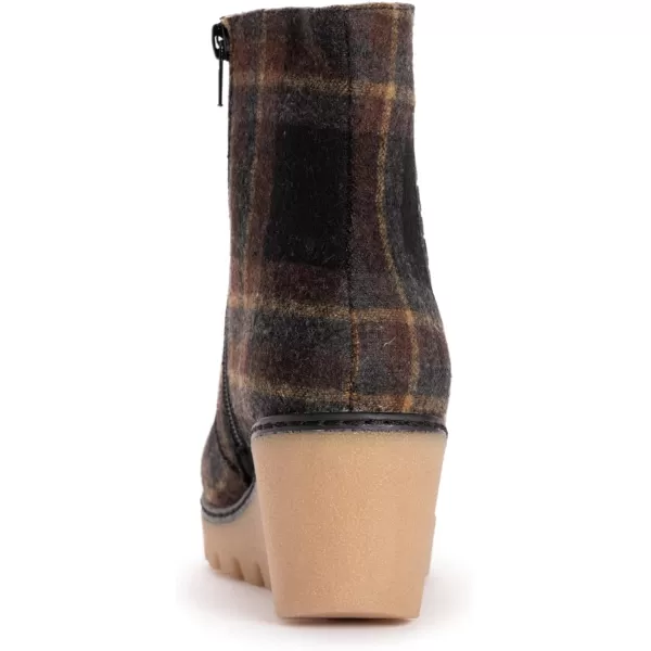 MUK LUKS Womens Vermont Essex BootsBlack Plaid