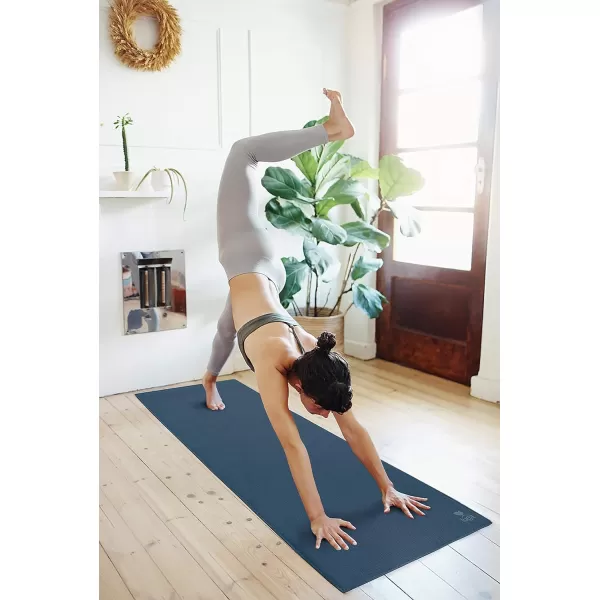 IUGA Yoga Towel Non Slip Soft Yoga Mat Towel Sweat Absorbent Hot Yoga Towel Spray Bottle Included
