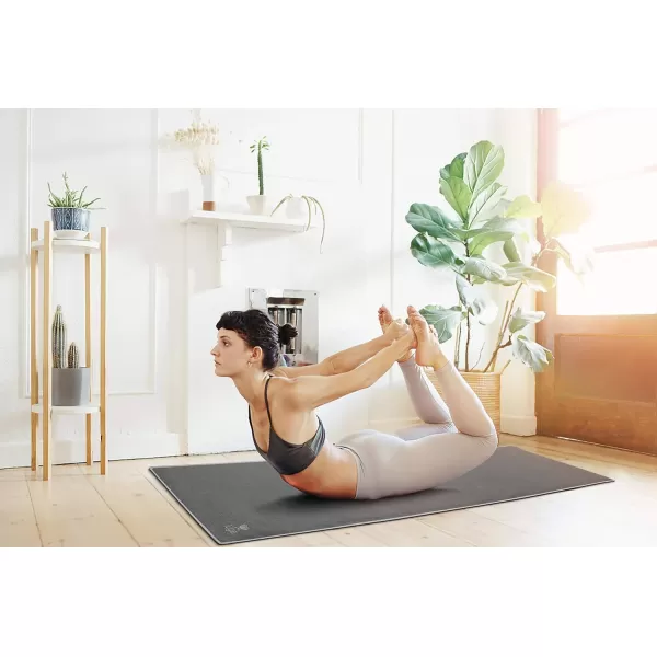 IUGA Yoga Towel Non Slip Soft Yoga Mat Towel Sweat Absorbent Hot Yoga Towel Spray Bottle Included